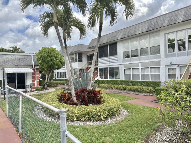 2 bedroom Condominium at 30 Plymouth C, Century Village / Plymouth Condos A To F, West Palm Beach — photo 2