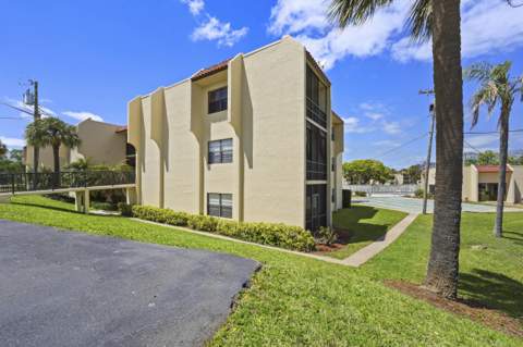 2050 Oleander Boulevard #1-106, Fort Pierce FL - photo 19 of 37