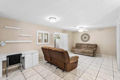 331 NW 101st Terrace, Pembroke Pines FL - photo 9 of 36