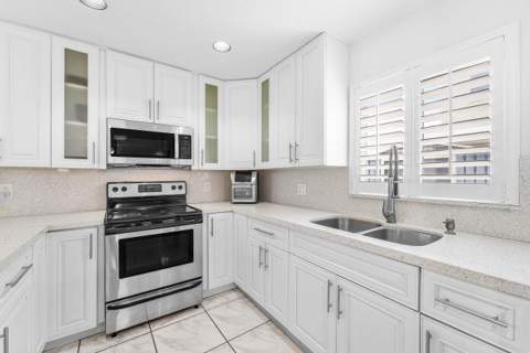 331 NW 101st Terrace, Pembroke Pines FL - photo 8 of 36