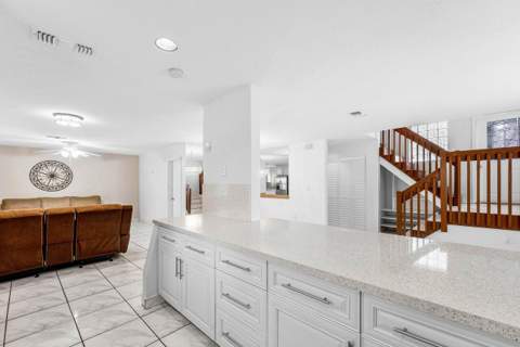 331 NW 101st Terrace, Pembroke Pines FL - photo 11 of 36