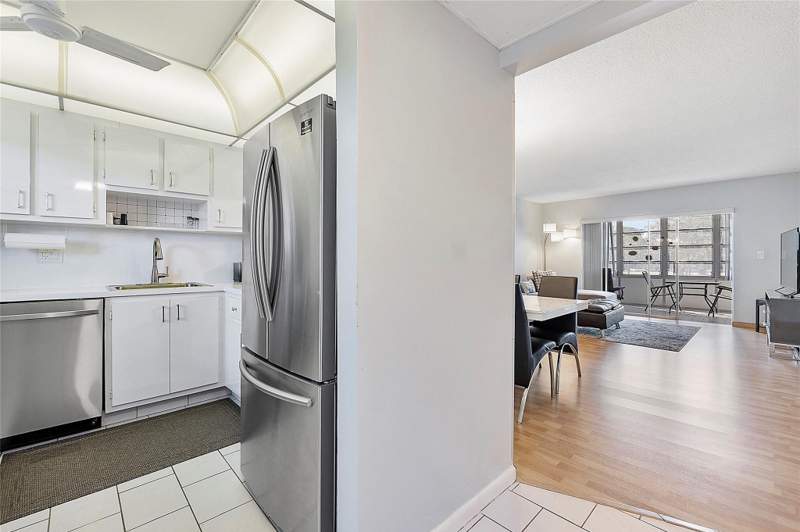 2 bedroom Condominium at 7847 Golf Circle Drive #211, Oriole Golf & Tennis 1, Margate — photo 4