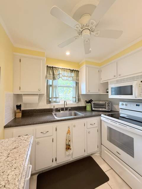 204 Durham D #204, Deerfield Beach FL - photo 13 of 37