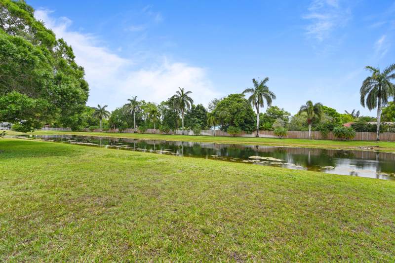 4 bedroom Single Family Residence at 16245 Seneca Circle, Estates Of Stirling Lake, Davie — photo 4
