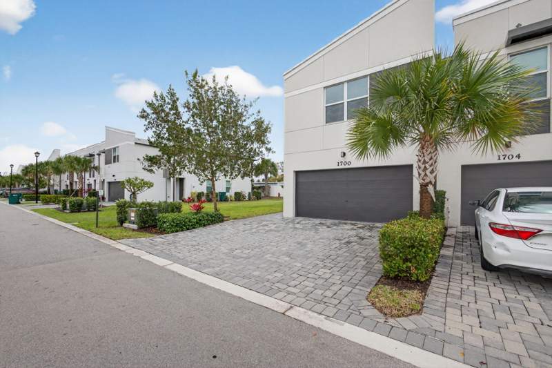 3 bedroom Townhouse at 1700 Lindley Street, Enclave At Mangonia Park, Mangonia Park — photo 3