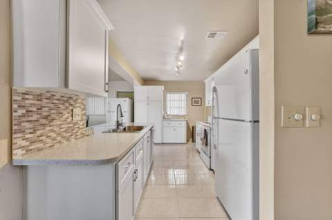 1211 NW 44th Street, Deerfield Beach FL - photo 6 of 24