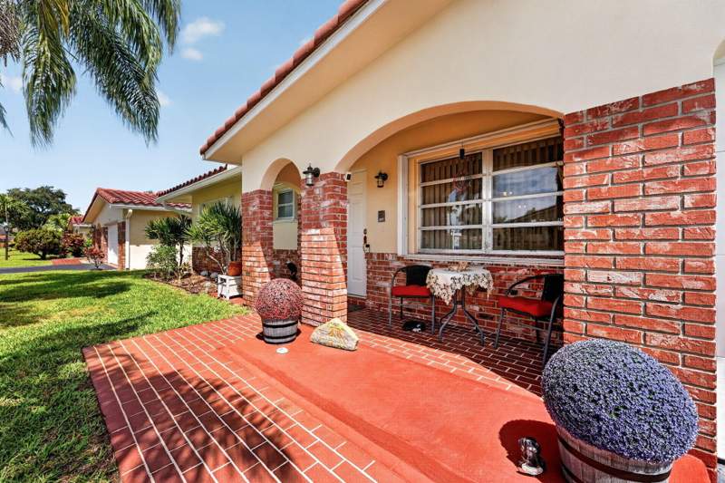 2 bedroom Single Family Residence at 1211 NW 44th Street, Crystal Lake Villas, Deerfield Beach — photo 4