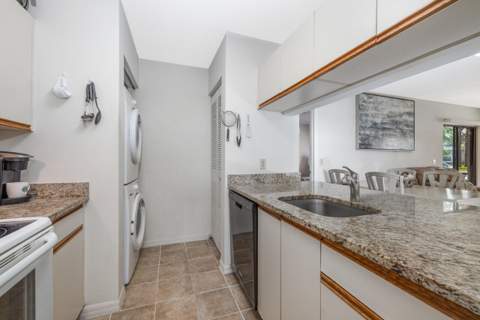 6537 SE Federal Highway #101, Stuart FL - photo 10 of 22