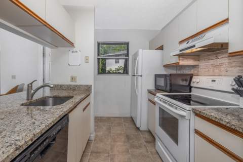 6537 SE Federal Highway #101, Stuart FL - photo 11 of 22