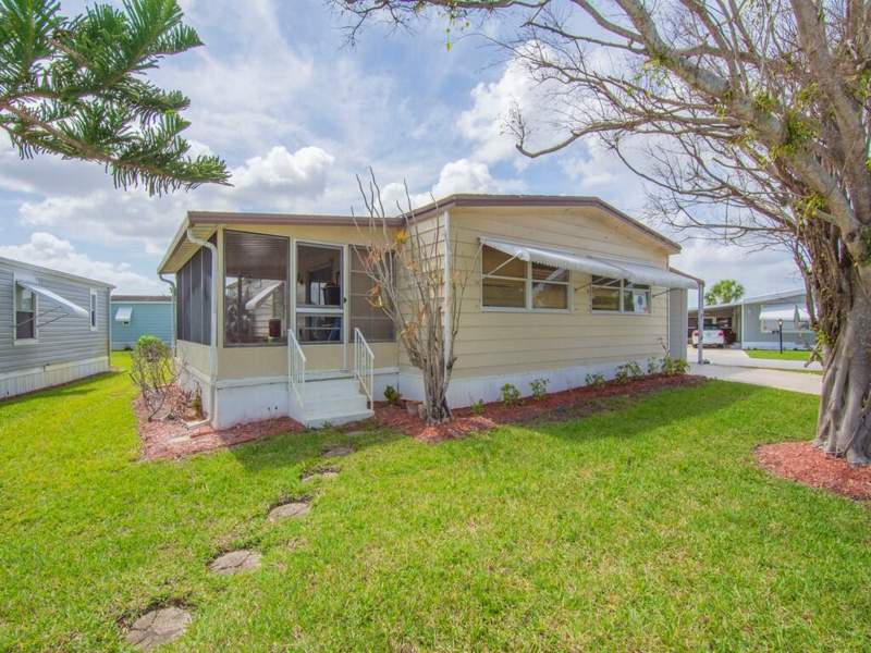 2 bedroom Manufactured Home at 225 NE Forrest Court, Pinelake Village, Jensen Beach — photo 3