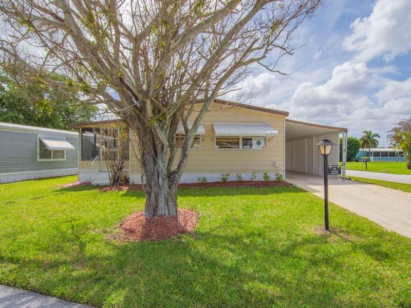 2 bedroom Manufactured Home at 225 NE Forrest Court, Pinelake Village, Jensen Beach — photo 4