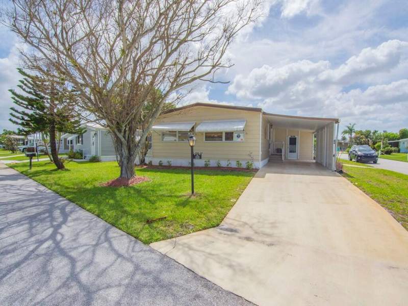 2 bedroom Manufactured Home at 225 NE Forrest Court, Pinelake Village, Jensen Beach — photo 5