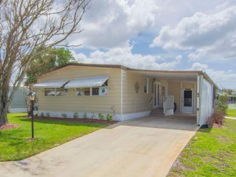 225 NE Forrest Court, Jensen Beach FL - photo 6 of 33