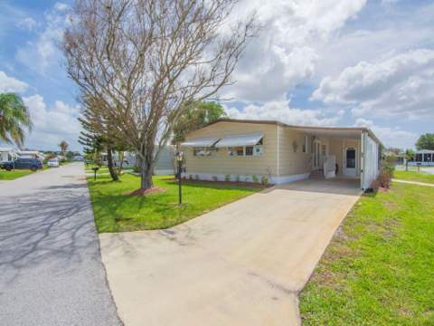 225 NE Forrest Court, Jensen Beach FL - photo 7 of 33