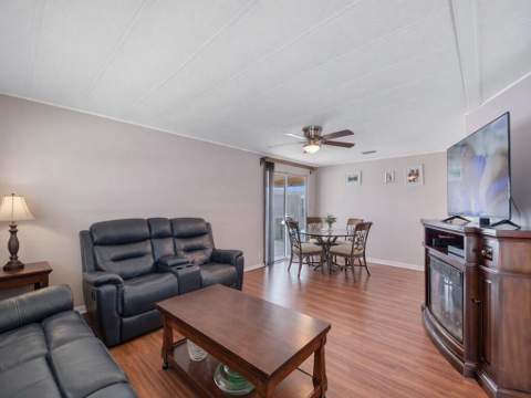 225 NE Forrest Court, Jensen Beach FL - photo 12 of 33