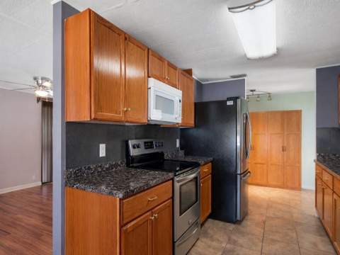 225 NE Forrest Court, Jensen Beach FL - photo 15 of 33
