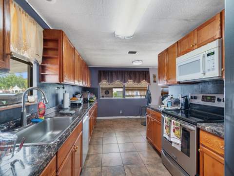 225 NE Forrest Court, Jensen Beach FL - photo 16 of 33