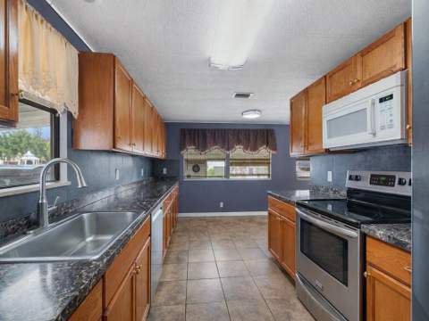 225 NE Forrest Court, Jensen Beach FL - photo 17 of 33