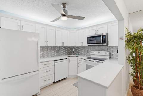 119 Lake Pine Circle #C-2, Greenacres FL - photo 6 of 21