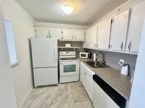 266 Oakridge P #266, Deerfield Beach FL - photo 6 of 34