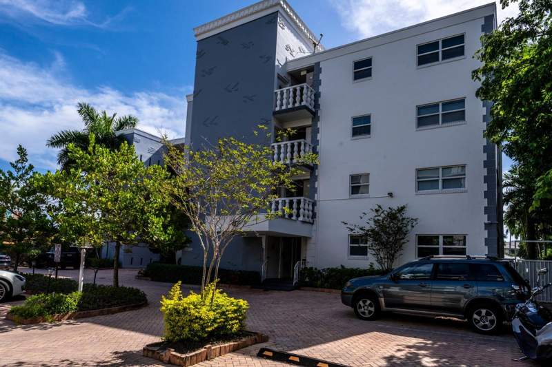 2 bedroom Condominium at 40 Isle Of Venice Drive #9, Island House East Condo, Fort Lauderdale — photo 2