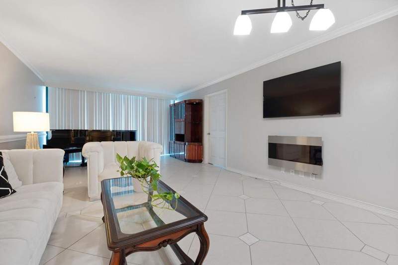 2 bedroom Condominium at 2400 Presidential Way #1206, Lands Of The President Condo 3, West Palm Beach — photo 2