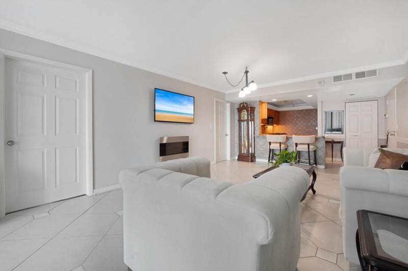 2 bedroom Condominium at 2400 Presidential Way #1206, Lands Of The President Condo 3, West Palm Beach — photo 3