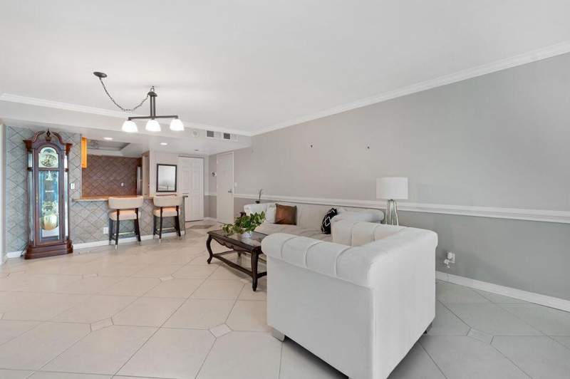 2 bedroom Condominium at 2400 Presidential Way #1206, Lands Of The President Condo 3, West Palm Beach — photo 4