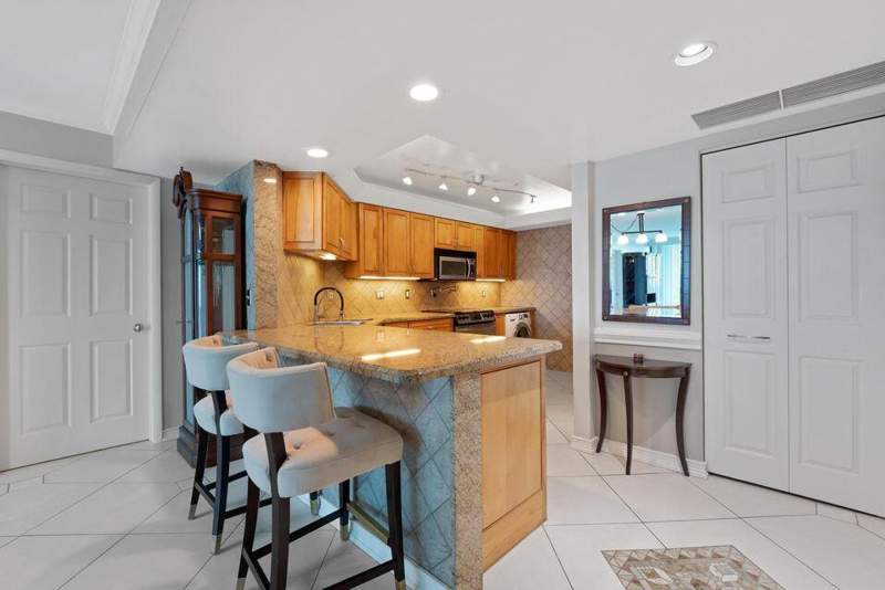 2 bedroom Condominium at 2400 Presidential Way #1206, Lands Of The President Condo 3, West Palm Beach — photo 5