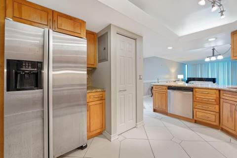 2400 Presidential Way #1206, West Palm Beach FL - photo 11 of 39