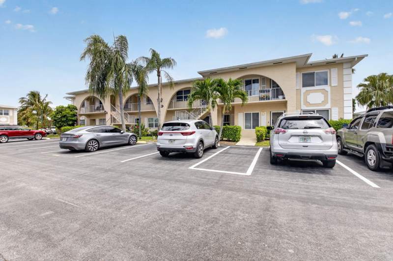 2 bedroom Condominium at 13765 Flora Place #H, Palm Greens At Villa Del Ray Condo II, Delray Beach — photo 2