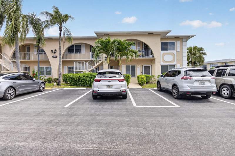 2 bedroom Condominium at 13765 Flora Place #H, Palm Greens At Villa Del Ray Condo II, Delray Beach — photo 3