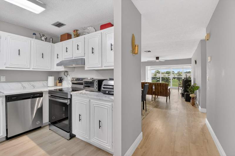 2 bedroom Condominium at 13765 Flora Place #H, Palm Greens At Villa Del Ray Condo II, Delray Beach — photo 5