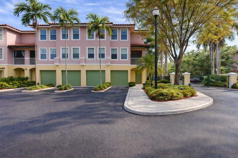 2 bedroom Condominium at 6562 W Sample Road #6562, Cypress Pointe At Coral Springs, Coral Springs — photo 2