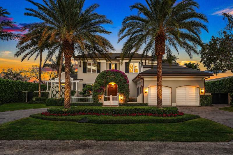 4 bedroom Single Family Residence at 2530 Avenue Au Soleil, Place Au Soleil, Gulf Stream — photo 2
