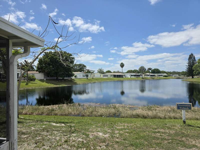 2 bedroom Manufactured Home at 8027 9th Hole Drive, The Links At Savanna Club, Port St. Lucie — photo 4