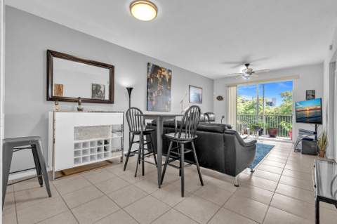 7735 Yardley Drive #305, Tamarac FL - photo 14 of 67