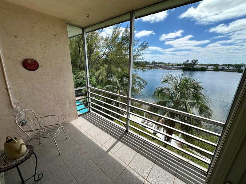 2 bedroom Condominium at 4311 Crystal Lake Drive #407, Wincast Arms North Condo, Deerfield Beach — photo 1