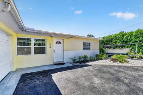 1006 SW 28th Avenue, Boynton Beach FL - photo 6 of 70