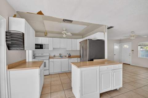 1006 SW 28th Avenue, Boynton Beach FL - photo 13 of 70