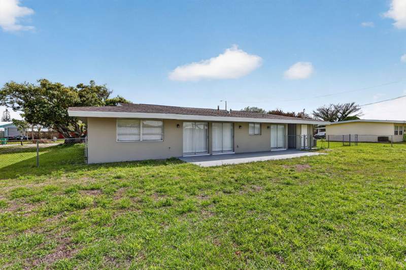 3 bedroom Single Family Residence at 157 SE Calmoso Drive, River Park Unit 7, Port St. Lucie — photo 4