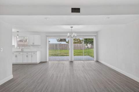 157 SE Calmoso Drive, Port St. Lucie FL - photo 7 of 18