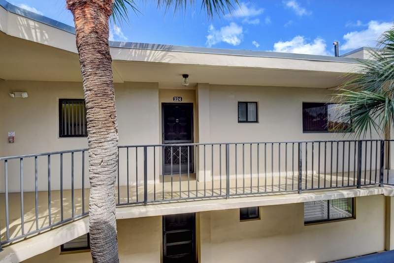 2 bedroom Condominium at 5370 Las Verdes Circle #324, Cypress Condo, Delray Beach — photo 2