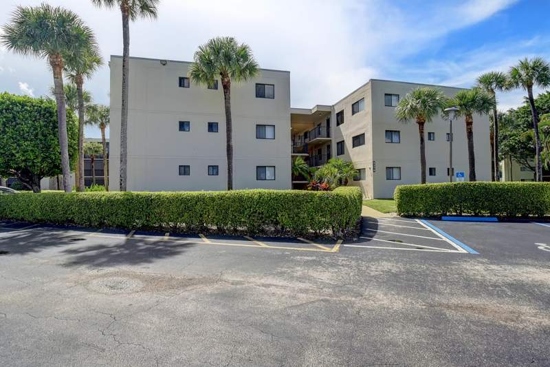 2 bedroom Condominium at 5370 Las Verdes Circle #324, Cypress Condo, Delray Beach — photo 3