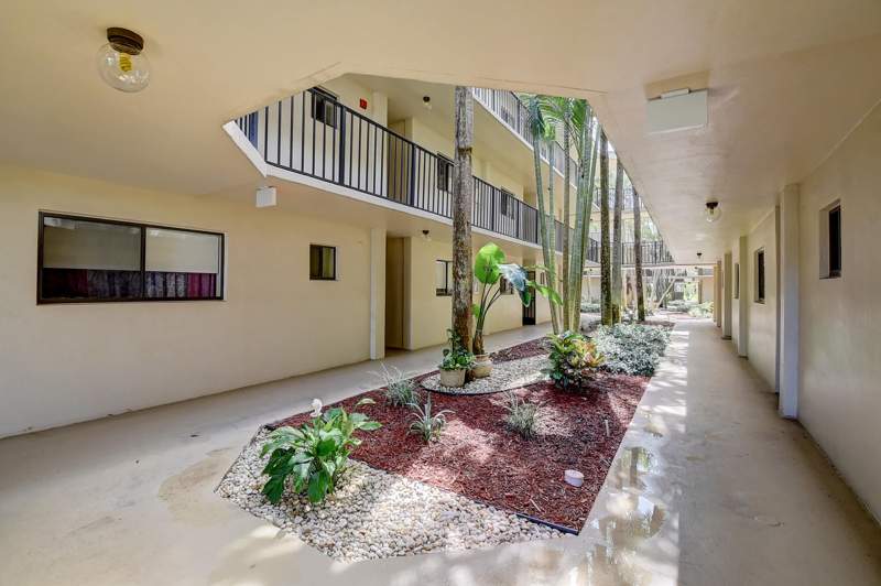 2 bedroom Condominium at 5370 Las Verdes Circle #324, Cypress Condo, Delray Beach — photo 5