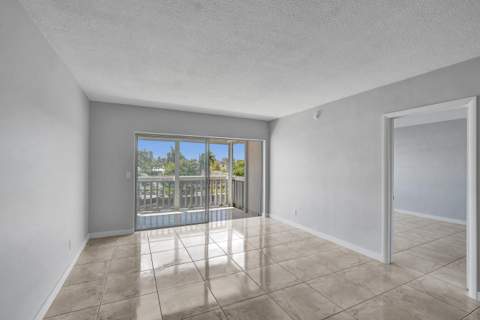 455 Paradise Isle Boulevard #305, Hallandale Beach FL - photo 10 of 30