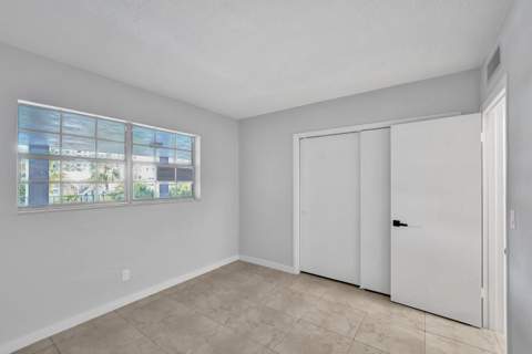 455 Paradise Isle Boulevard #305, Hallandale Beach FL - photo 9 of 30