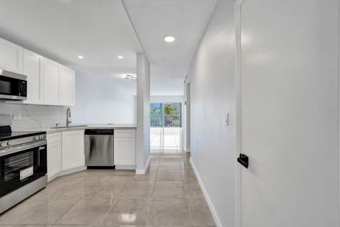 455 Paradise Isle Boulevard #305, Hallandale Beach FL - photo 6 of 30
