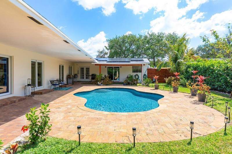 5 bedroom Single Family Residence at 1650 NE 3rd Avenue, Plumosa Park Sec A, B & D In, Delray Beach — photo 2