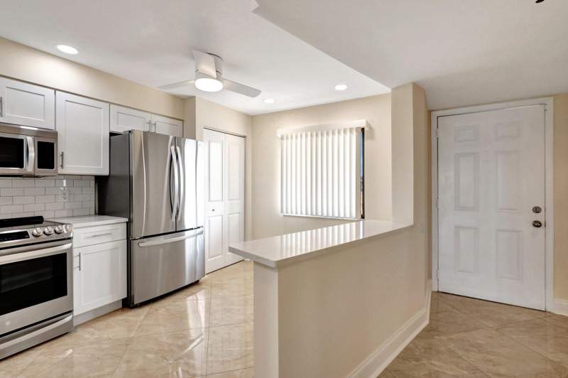 2 bedroom Condominium at 14460 Strathmore Lane #807, Huntington Lakes Sec One Condos, Delray Beach — photo 3
